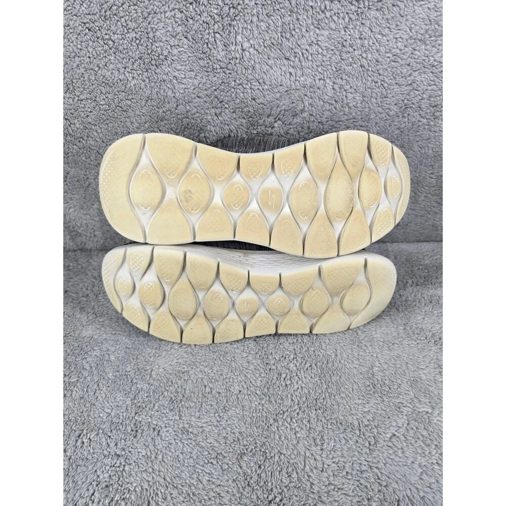Skechers go walk
